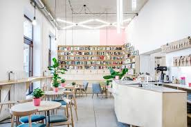This Coffee House In Poland Is Also A Bookshop Interer Kofejnya Kafe