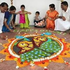 Inilah harinya raja shiva menerima shakti ke dalam separuh kiri jasadnya lalu menjelma sebagai perayaan tersebut juga dikenali sebagai hari raya puasa, hari raya fitrah, dan hari lebaran. Suasana Hari Raya Deepavali