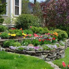 L'aménagement d'un jardin en pente peut s'avérer délicat si l'on s'y prend mal. Jardin En Pente Comment Reussir A Bien L Amenager Blog But