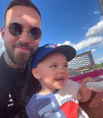 Life lately. Je suis privilégié de vivre une vie remplie d'amour,  d'aventures, de bonheur, de projets et de collaborations avec de superbes  compagnies québécoises. @mindblowenergy @pasordinairepodcast