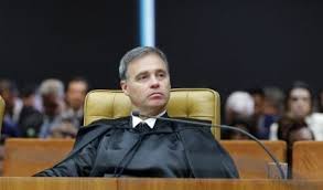 Após STF formar maioria, Mendonça suspende julgamento sobre multa a Roberto Jefferson