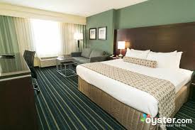 The club provides an exclusive, private dining and meeting facility where members can socialize, conduct business and entertain clients in an elegant, yet relaxed setting. Crowne Plaza Hotel Virginia Beach Town Center Review What To Really Expect If You Stay