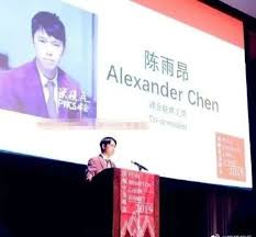 賭王何鴻燊除了在事業上有很成就外，其實他在培育兒女成材方面亦相當傑出!一起來看看何氏家族都出了哪些學霸吧，會不會是你的同校校友呢？ 大房黎婉華兒女 大房大女 何超英曾在英國讀法律，但2年後輟房學，然後留學瑞士。 大房二女 何超賢曾考入倫敦皇家科技學院，1年後去了巴黎學油畫. 6park Com 21å²ä½•è¶…æ¬£ç»„å¥³å›¢ å§šå®‰å¨œè¢ä¹å„¿è½½æ­Œè½½èˆž é™ˆå‡¯æ­Œé•¿å­ä¹Ÿæ¥åŠ©é˜µ