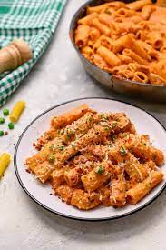 This Spicy Chicken Rigatoni Is One Of Our Family Favorites And Easy To Make Recipes That Chicken Pasta Recipes Easy Spicy Chicken Recipes Spicy Pasta Recipes