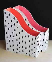 9 Clever Diy Ways To Organize Your Desk Diy Magazine Holder Diy Magazine Diy Storage