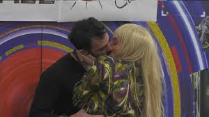Il bacio appassionato tra Gianmaria e Sophie - Grande Fratello VIP | GFVIP 6
