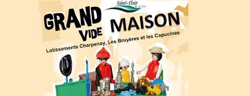 Le rouge, utilisé en abondance, peut communiquer la colère, le danger ou l'interdiction par exemple. Vide Maisons Saint Clair De La Tour