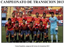 Intentaba gonzález, pero llega primero el portero cortés. Union Espanola 1 0 Colo Colo Photos Playmakerstats Com