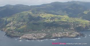 Acompanha com flores o que é certamente o acontecimento mais popular de são jorge e diversas personalidades dos açores são chamadas intervir para debater ideias. Ile Des Flores Acores Destination De Vacances Vols Hotels Information Generale Touristic Routes