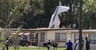 The plane of indonesia's sriwijaya air that crashed earlier on saturday near jakarta had sent no emergency signals, bambang suryo aji, the deputy head for operations and preparedness of the indonesian search and rescue agency (basarnas), said. Unbelievable Scene As Plane Crashes Into Florida Home Killing Flight Instructor