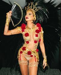 Nua no Carnaval - Famosas brasileiras peladas nos desfiles