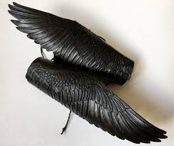 Rabe Flugel Krahe Flugel Armbruste Paar Von Werkzeugten Leder Armklammern Flugel Des Schattens Hand Geschnitzt Schwarze Lederflugel Mit Silber Schattier Armschienen Lederarmschienen Punzieren