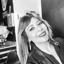 Paula Lefebvre's Instagram, Twitter & Facebook