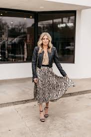 Black And White Cheetah Print Skirt 5 Ways To Wear Animal Print Skirts One Small Blonde Animal Print Skirt Outfit Animal Print Skirt Printed Skirt Outfit