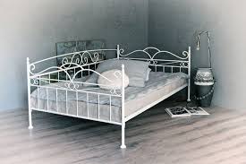 Metallbett 140 200 Weiss Inspiring Fotografie Vintage Trend Sofa Bett 120 200 In Weiss Ecru Oderschlafzimmer Deko Ideen Schlafzimmer Deko Ideen Bed Inspo