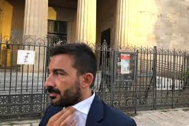 I carabinieri del ros hanno intercettato per mesi matteo tamburello, figlio di salvatore, il capo del mandamento di mazara del. Video Appello A Lorenza Figlia Di Messina Denaro Dalla Mafia Si Puo Uscire Prima Pagina Mazara