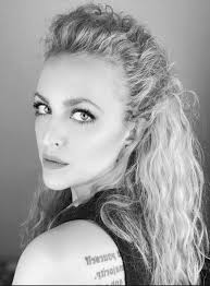 Nina Mueller's Instagram, Twitter & Facebook