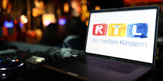 Rtl Christmas Party Mit Tom Gaebel Und Seinem Orchester Wolfram Kons Bedankt Sich Bei Den Spendern Lieblingsstil Rtl Rtlsp Orchester Schlagzeugerin Party