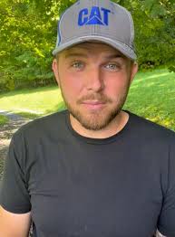 does anyone know where Umberto the Italian singer who sang at Villaggio  went?