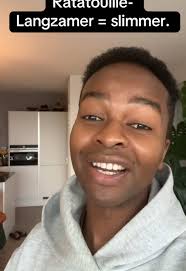 Micro-ratatouille uitgelegd. Niet alles hoeft sneller of heftiger. Het gaat  om afstemmen, luisteren en volhouden. Ik deel alleen mijn eigen ervaring —  geen advies. Doe altijd je eigen onderzoek. ...