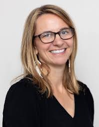 Michelle Oakland's Instagram, Twitter & Facebook