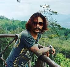 Kini warung tersebut populer dan langganan artis. Willy Preman Pensiun Photos Facebook