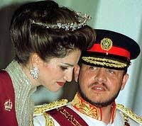 Es el cuarto monarca de la dinastía hachemí al frente de jordania y es hijo del rey hussein ibn talal, al que sucedió en su fallecimiento el 7 de febrero de 1999. Elmundo Es Boda Real
