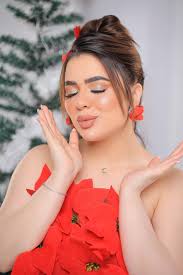 احنا بنيجي بالجديد وانتو تقلدوا القديم 🤣💃🤝😂 Merry Christmas 🎁🎄 يا  احلا بنات ف العالم طبعا اتعودتو ع العظمه بتاعتنا كل سنه 😂🎄🎁 ودي ما  متعودين ع الهدايا والمسابقات القمر بتاعتنا 🎁