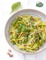 La Cuisine De Bernard Trofie Au Pesto De Pistache Pecorino Et Pousses D Epinards Asperges Vertes Asperge Verte La Cuisine De Bernard Recette Sicilienne