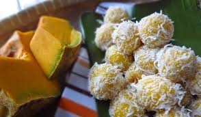 Lagi pulak, abang zali dan kakak ipar ada di rumah, kami makan kuih onde onde ini sebagai sarapan pagi juga. Gila Masak