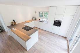Surprisingly cute modern kitchens from 26 of the pretty modern kitchens collection is the most trending home decor this season. Moderne Kuche Vom Schreiner Designer Kuche Deckenhoch Theke Holz Clean Geradlin Wohnung Kuche Moderne Kuche Kuche Vom Schreiner