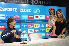 Marcelo moreno foi apresentado oficialmente pelo cruzeiro (foto: Marcelo Moreno E Apresentado Com Camisa Do Cruzeiro Pintada No Corpo E Se Coloca A Disposicao De Adilson Para Reestrear Superesportes