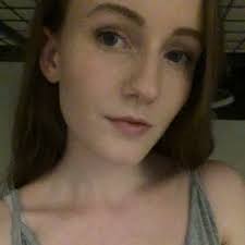 Lauren (@laurenzomzo)