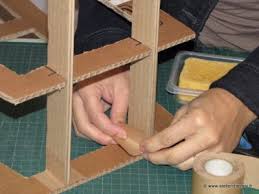 Comment Apprendre A Creer Ses Meubles En Carton Avec L Atelier Chez Soi Meubles En Carton Meuble En Carton Travaux Manuels Boite En Carton