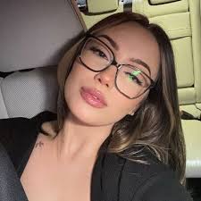 Brittney Downing (@_BrittneyD)