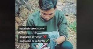 May 20, 2021 · viral video 6 tahun utang tak dibayar, wanita ini rela sholat depan rumah si penghutang (tiktok) bukan dengan cara biasa, wanita penagih utang tersebut sampai rela salat di depan rumah orang yang berhutang. Foto Orang Nagih Utang Di Rumah 10 Cara Nyeleneh Tagih Utang Ini Makjleb Tapi Bikin Ngakak