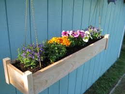 Le bois permet de garder un esprit naturel, et est idéal pour se la marque jardipolys, spécialisée dans le mobilier de jardin en bois propose des modèles variés et originaux comme le banc ou la pergola avec bac à. Balconniere En Bois Pour Les Jolies Fleurs
