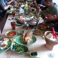 Fish and meat are both nourishing, but the latter is more expensive than the former. This Is So Good Picture Of Ikan Bakar Cianjur Jakarta Tripadvisor