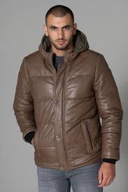 S'il y a justement un vêtement pour homme qui modernise les tenues, c'est bien la doudoune. Doudounes En Cuir Homme Doudoune Cuir Hiver Cuir City