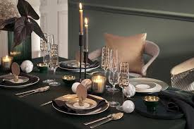 The christmas specialist käthe wohlfahrt went one step further in this development. 50 Beautiful Christmas Table Decorating Ideas Loveproperty Com