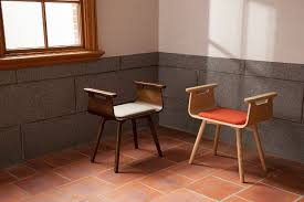 kino stool 是 觀察の樹 的設計總監黑坂昌彥 與日本重量級家具設計大師藤森泰司共同打造 photo credit 觀察の樹 furniture home decor design awards