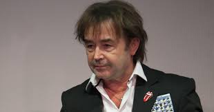 Szikora róbert sosem titkolta, hogy mindig szerettek volna gyereket, ez mégsem adatott meg nekik. 9tpmxm3ctf Y3m