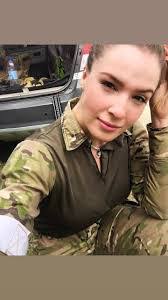 Jennifer Kulas's Instagram, Twitter & Facebook