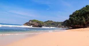 Pantai yang terletak di ujung selatan yogyakarta tersebut adalah destinasi wisata yang cukup menarik perhatian wisatawan. Pantai Kukup Lokasi Harga Tiket Masuk 2021