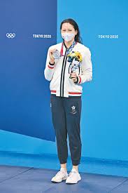 Jun 16, 2021 · 去屆奧運16強止步的江旻憓今屆再度出擊，並在女子個人及團體雙線發展，寄望為香港添一獎牌。 不過談到獎牌可能，這名香港重劍天后卻「耍手擰頭」，並指獎牌二字確實沉重：「教練tavi沒有向我說什麼獎牌，但他剛剛卻跟你們（記者）說了，令我壓力更大. Guwgxva6aok6sm