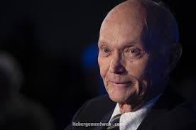 This biography profiles his childhood, career, life, achievements and timeline. Bidh An Speuradair Apollo 11 Michael Collins A Basachadh Aig Aois 90
