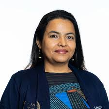 Lynnette Cook's Instagram, Twitter & Facebook