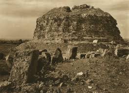 See more ideas about monument, trajan's bătălia de la adamclisi fortificaţia romană timpurie tropaeum traiani, ridicată după incedierea aşezării getice de la. Monumentul Tropaeum Traiani Din Adamclisi Dobrogea InterbelicÄ VÄzutÄ De Kurt Kielscher Sursa Foto Facebook Istoria RomaneascÄ I Constanta Old Photos Romania