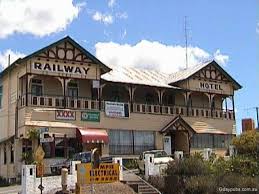 Railway Hotel Gympie Qld Built In 1915 Next To The Heritage Railway Station And The Departure Point For The Mary Valley Rattle Gympie Hotel Vintage Hotels