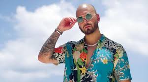 وهو من مواليد بيروت 10 ديسمبر/ كانون الأول 1980 Ù…Ø³Ø§Ø±ÙŠ Ù„Ù€ Ø§Ù„Ø´Ø±Ù‚ Ø§Ù„Ø£ÙˆØ³Ø· Ø£ØªÙ…Ø³ Ùƒ Ø¨Ø£Ø­Ù„Ø§Ù…ÙŠ ÙˆØ£Ù†Ø§ Ù…Ù† Ø¯ÙˆÙ† ÙˆØ§Ù„Ø¯ÙŠ Ø·ÙŠØ± Ø¨Ù„Ø§ Ø£Ø¬Ù†Ø­Ø© Ø§Ù„Ø´Ø±Ù‚ Ø§Ù„Ø£ÙˆØ³Ø·